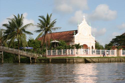 coming into An Binh Island