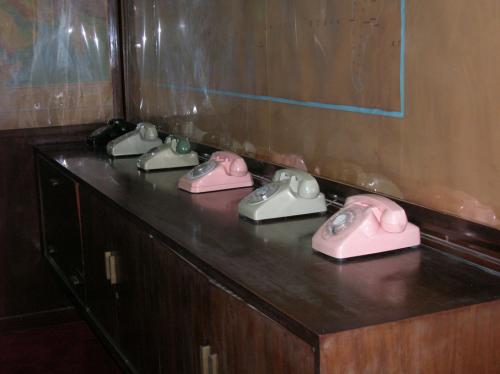 old groovy phones