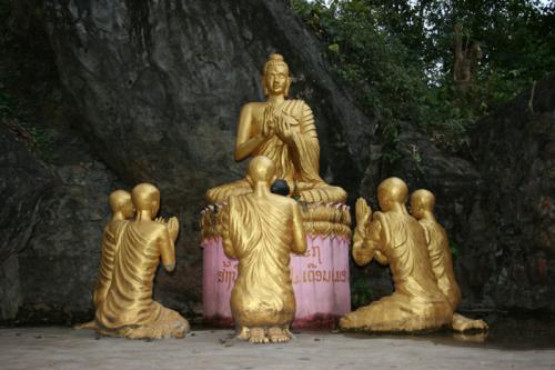 praying to Buddha
