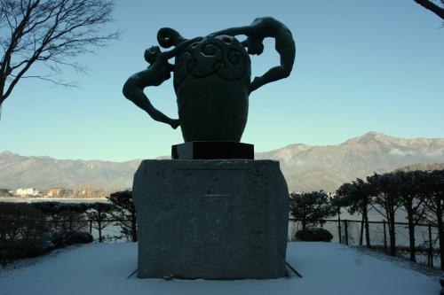 lake sculpture