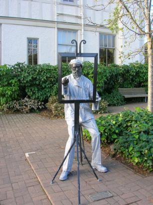 funny statue