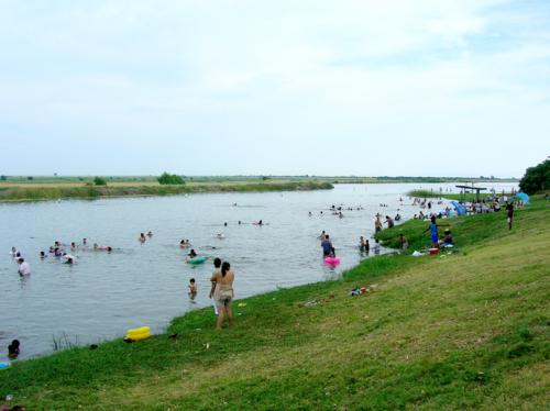 popular swimming area!!