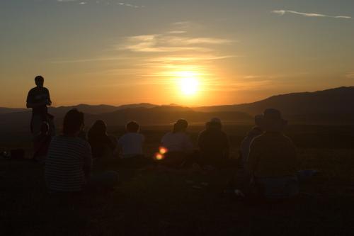 sunset-seekers-2