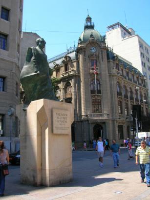 Gossens statue