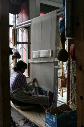 tibetian-carpet-weaving