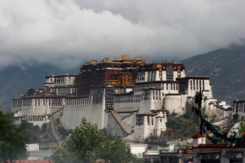 close-up-of-distant-Potala