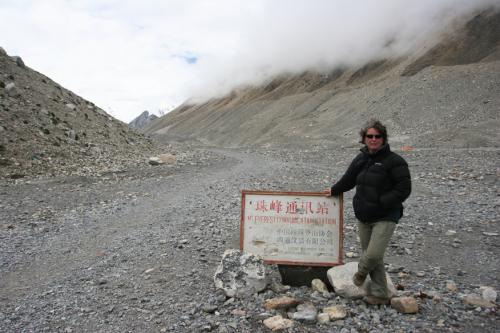 hel-at-base-camp-sign
