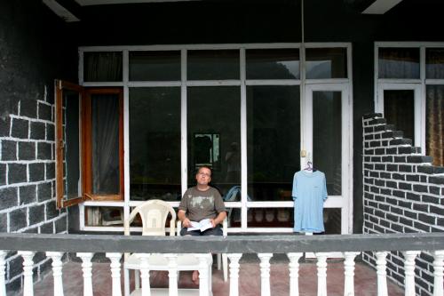Rob-on-balcony
