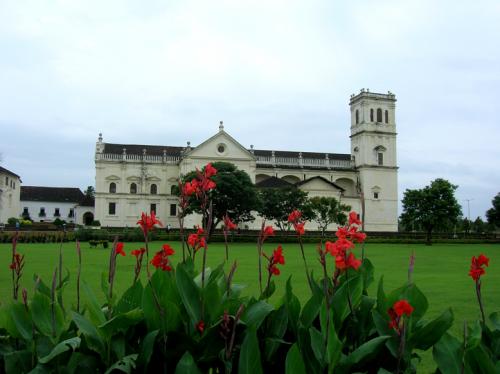 Outside-cathedral-Old-Goa