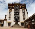 Potala-courtyard